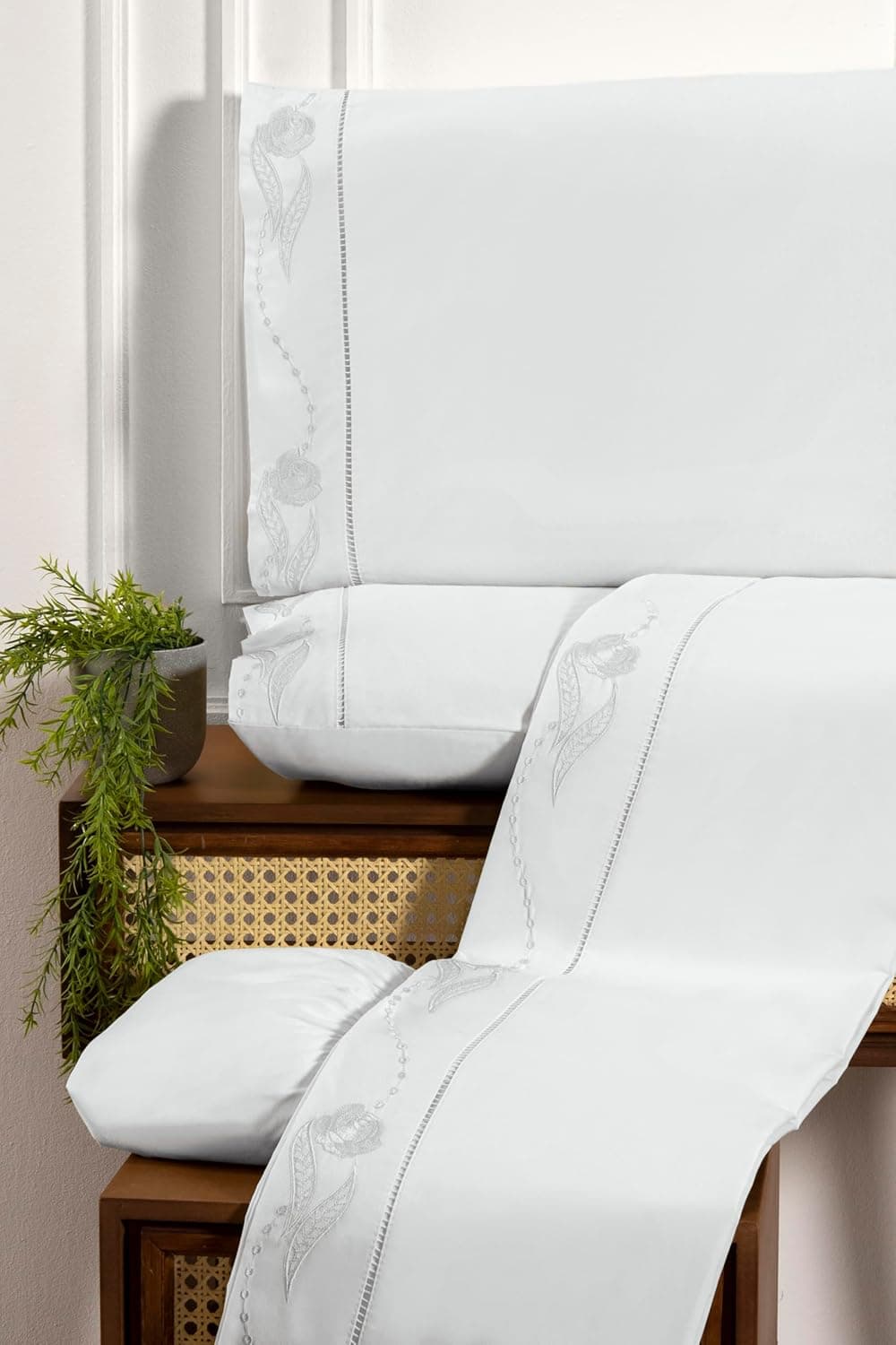 Jogo de Cama Lençol Com Elástico Casal Queen Bordado Ponto Palito Imperial Realeza 4 Peças 200 Fios Percal 100% Algodão (Branco) - Imagem 4