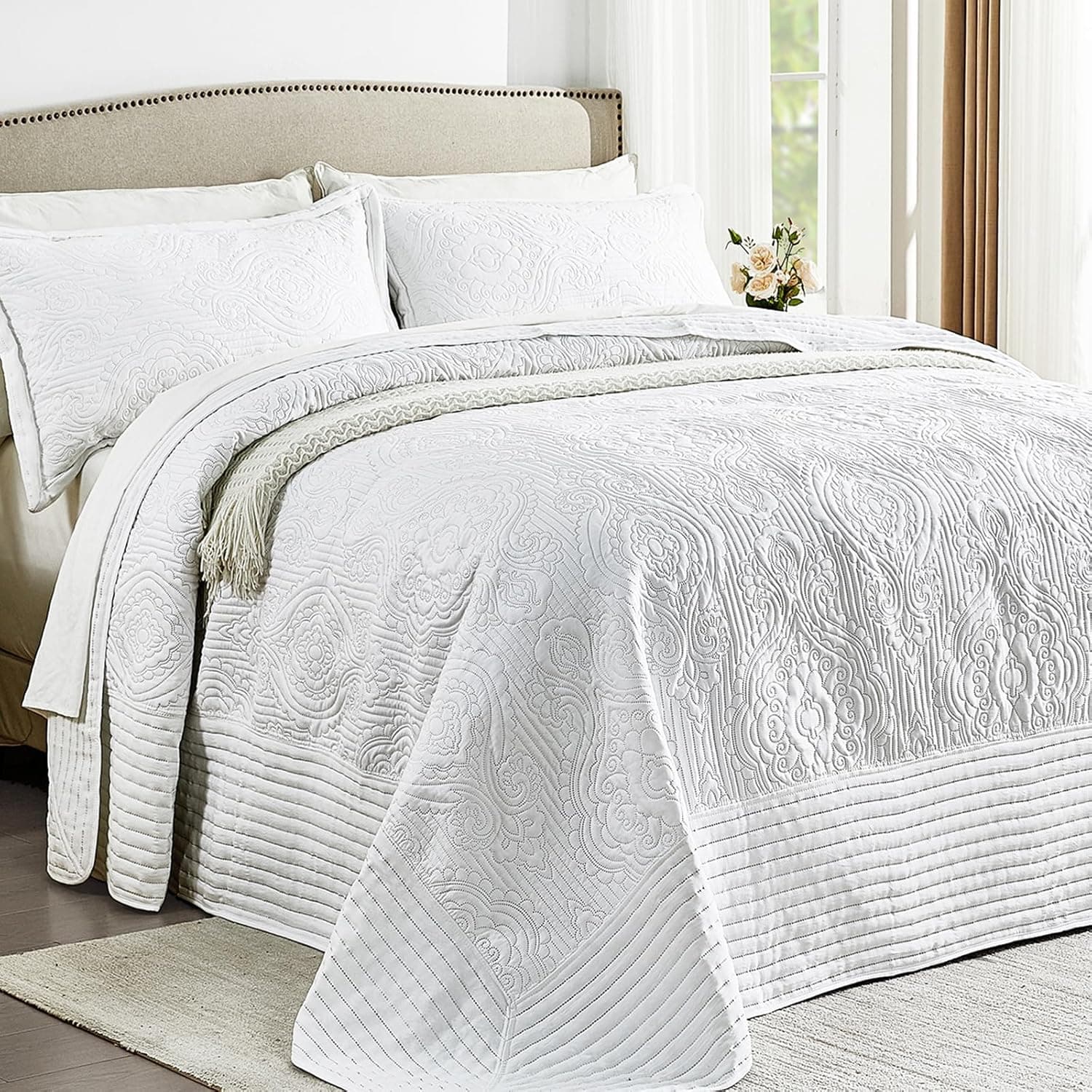 ENJOHOS Colchas King extragrandes 128 x 120, colcha California King, branca, 3 peças, microfibra macia, leve, extra larga, conjunto de cama com estampa vintage boho de verão