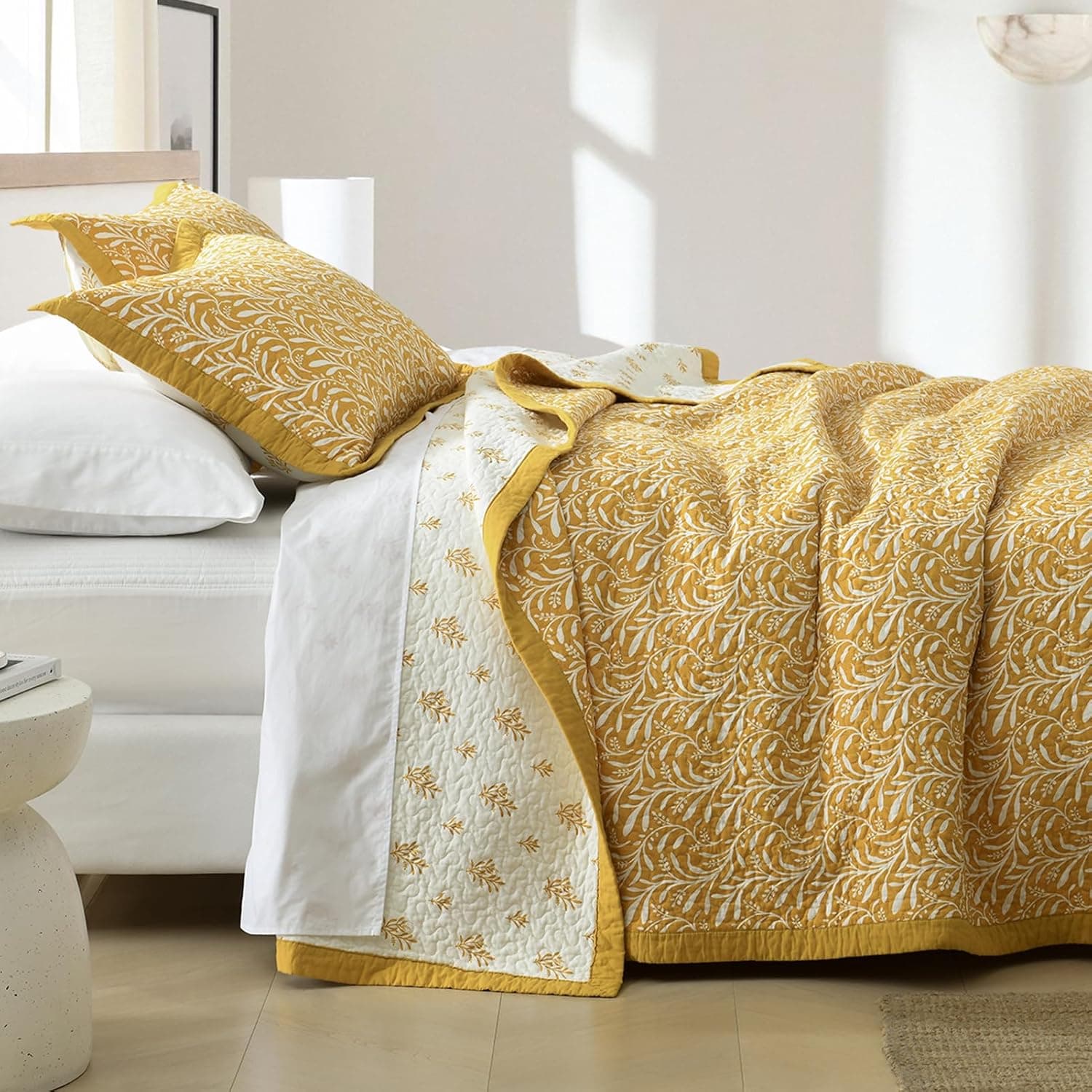 Conjunto de colcha King – Colchas amarelas King Size com padrão botânico branco, conjunto de cama king 100% algodão, 3 peças, colcha de cama leve e reversível, decoração de casa para todas